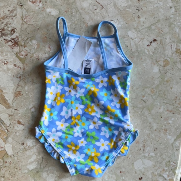 Baby GAP swimsuit, NWT, size 12-18 months - Picture 2 of 2